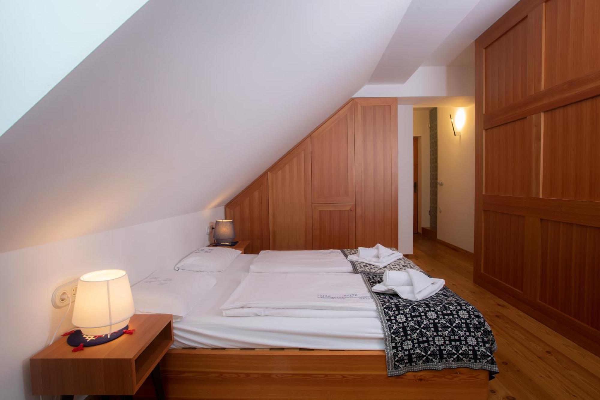 Pr'Gavedarjo Eco Heritage B&B Краньска Гора Номер фото