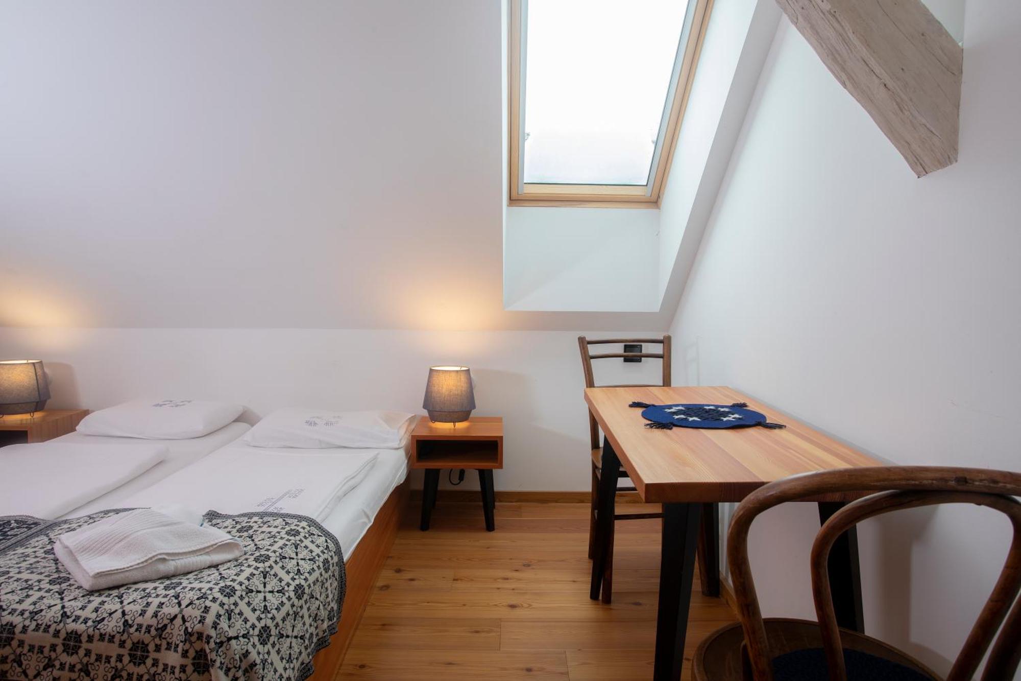 Pr'Gavedarjo Eco Heritage B&B Краньска Гора Номер фото