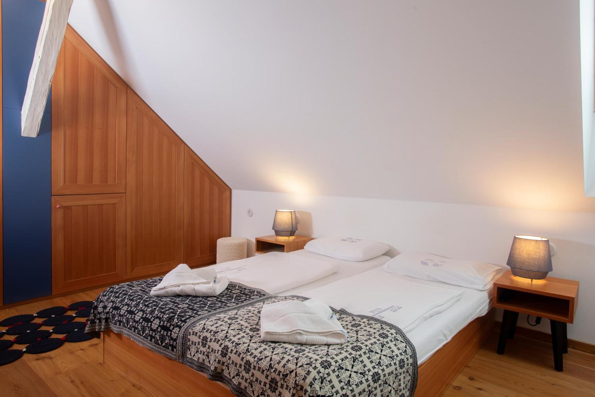 Pr'Gavedarjo Eco Heritage B&B Краньска Гора Номер фото
